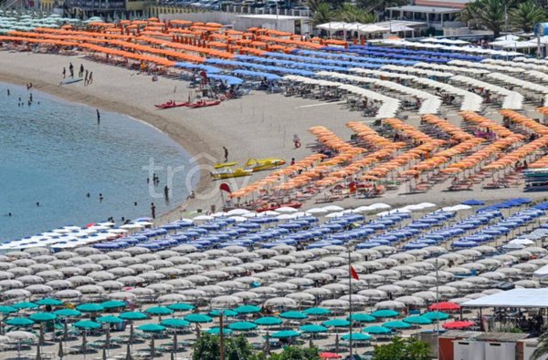 negozio in vendita a Chioggia in zona Sottomarina