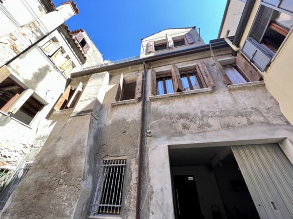 casa indipendente in vendita a Chioggia in zona Sottomarina