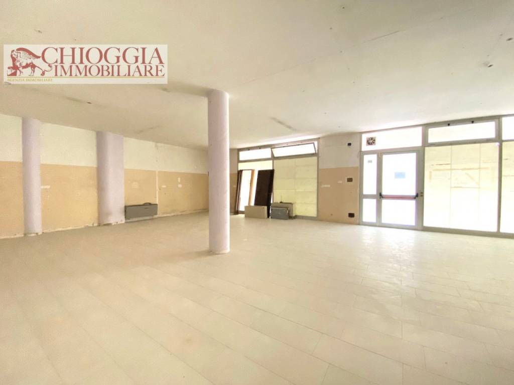 negozio in vendita a Chioggia in zona Sottomarina