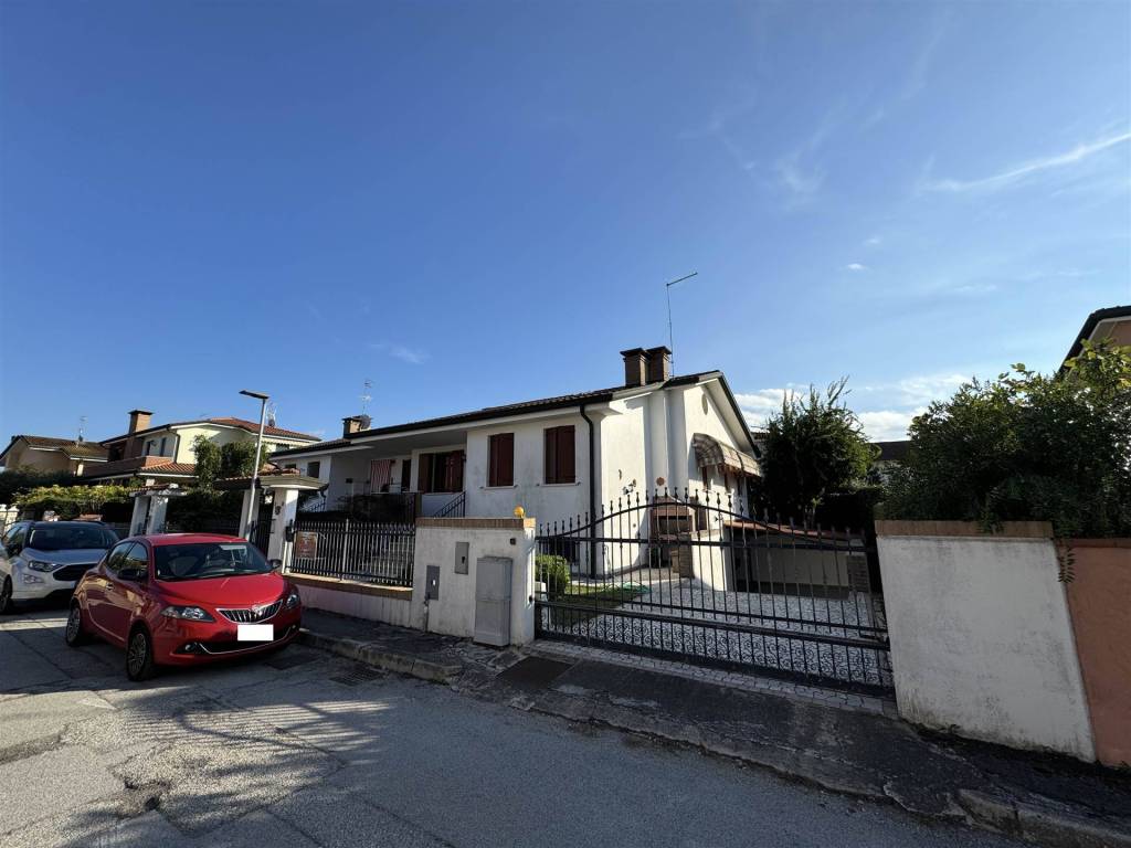 casa indipendente in vendita a Chioggia in zona Valli