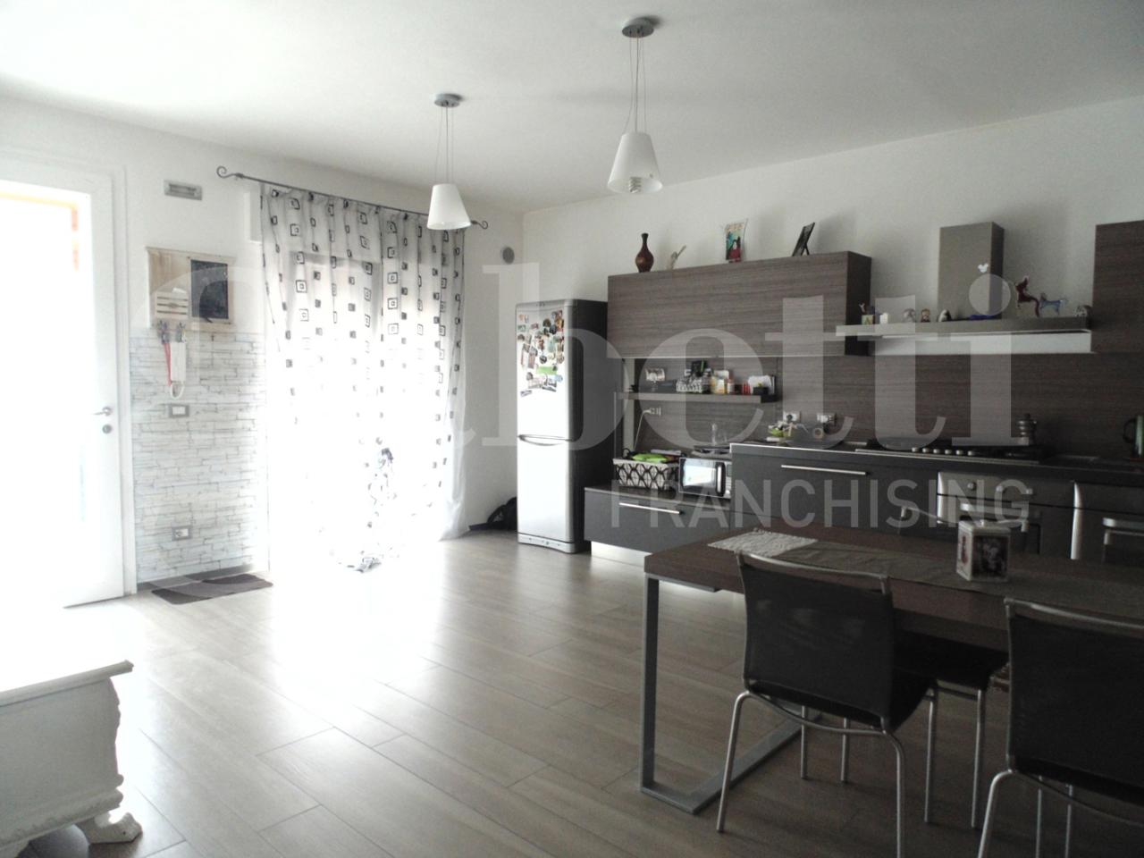 casa indipendente in vendita a Chioggia in zona Cà Lino