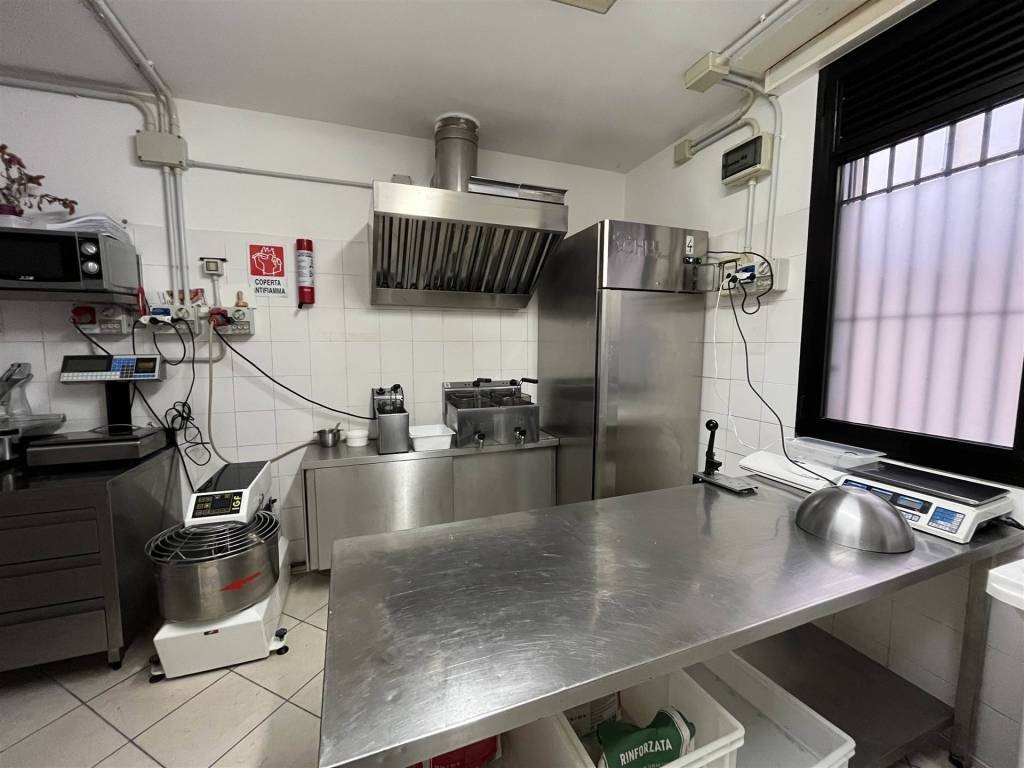 negozio in vendita a Chioggia in zona Sottomarina