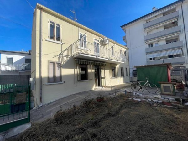 casa indipendente in vendita a Chioggia in zona Sottomarina