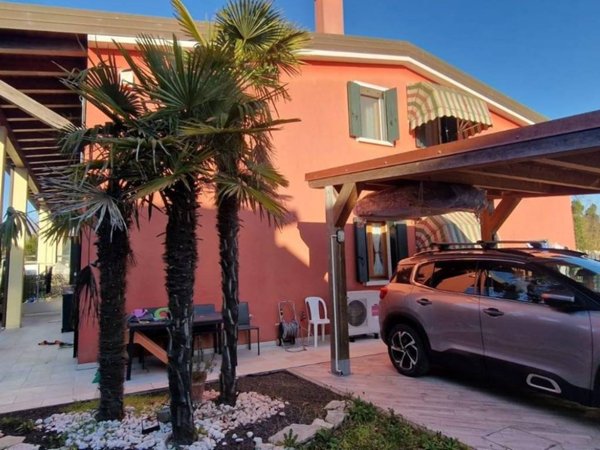 casa indipendente in vendita a Chioggia in zona Brondolo