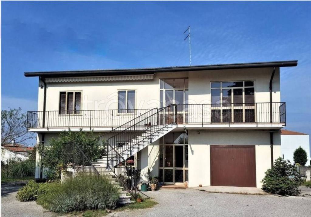 casa indipendente in vendita a Chioggia in zona Cavanella d'Adige