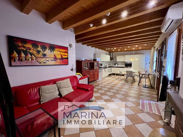 casa indipendente in vendita a Chioggia in zona Sottomarina