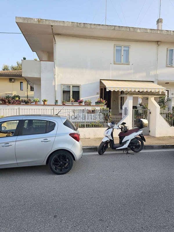 casa indipendente in vendita a Chioggia in zona Sottomarina