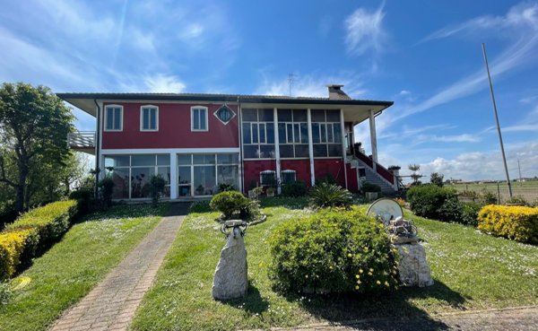 casa indipendente in vendita a Chioggia in zona Sottomarina