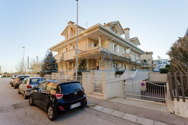 casa indipendente in vendita a Chioggia in zona Sottomarina
