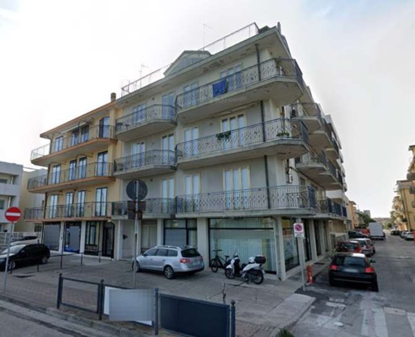 negozio in vendita a Chioggia in zona Sottomarina