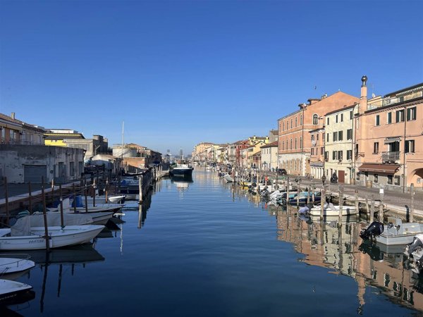locale di sgombero in vendita a Chioggia