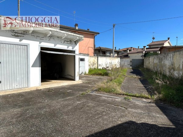 locale di sgombero in vendita a Chioggia in zona Brondolo