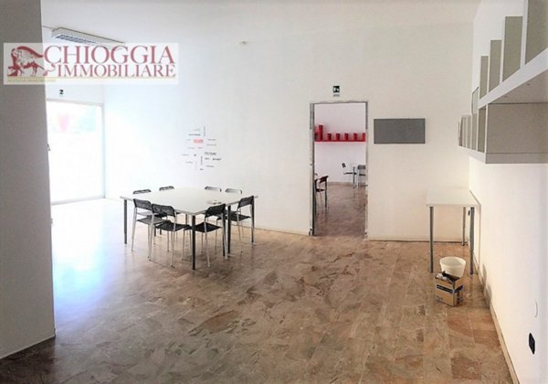 negozio in vendita a Chioggia in zona Sottomarina