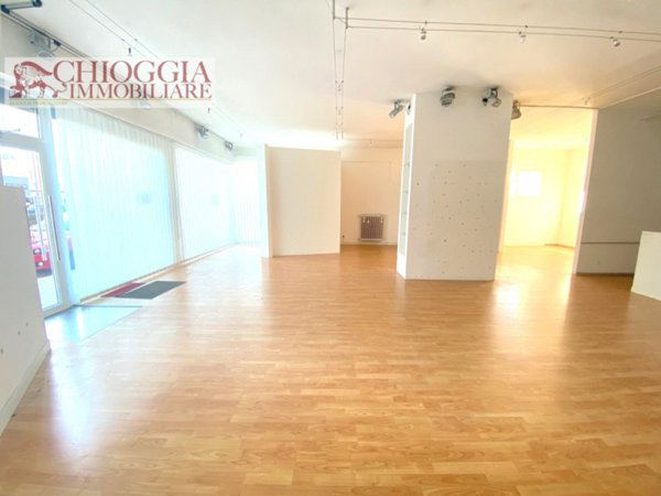 negozio in vendita a Chioggia in zona Sottomarina
