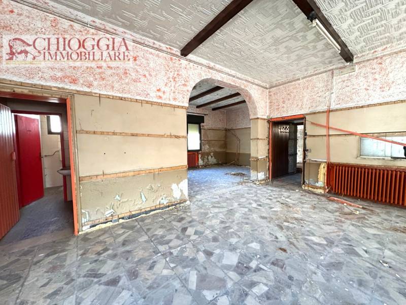 locale di sgombero in vendita a Chioggia in zona Brondolo
