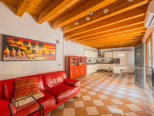 casa indipendente in vendita a Chioggia in zona Sottomarina