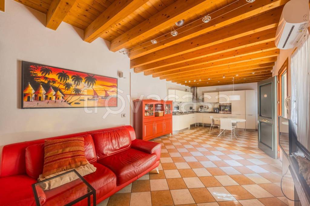 casa indipendente in vendita a Chioggia in zona Sottomarina