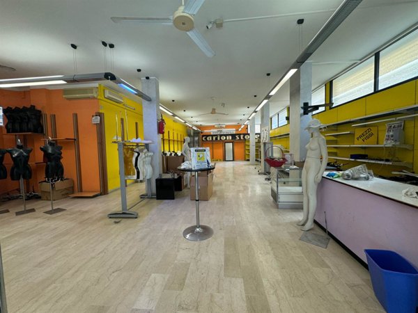 negozio in vendita a Chioggia in zona Sottomarina
