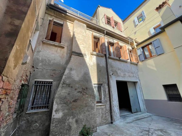 casa indipendente in vendita a Chioggia in zona Sottomarina