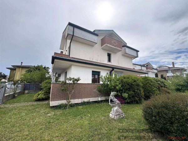 casa indipendente in vendita a Chioggia in zona Brondolo