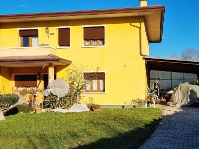 casa indipendente in vendita a Chioggia
