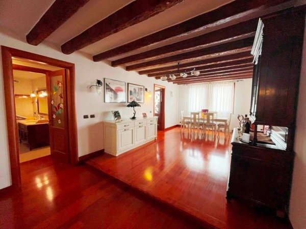 appartamento in vendita a Chioggia in zona Sottomarina