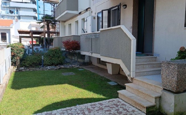 casa semindipendente in vendita a Chioggia in zona Sottomarina