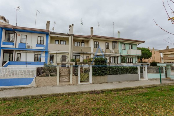 casa indipendente in vendita a Chioggia in zona Sottomarina