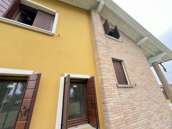 casa indipendente in vendita a Chioggia in zona Sottomarina