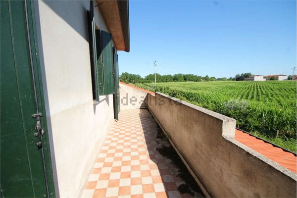 casa indipendente in vendita a Chioggia in zona Sottomarina