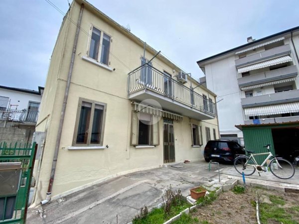 casa indipendente in vendita a Chioggia in zona Sottomarina