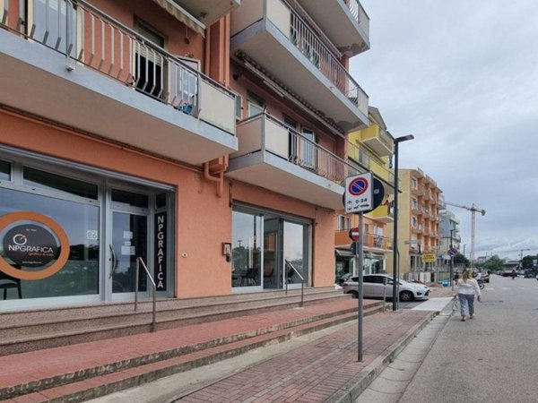 negozio in vendita a Chioggia in zona Sottomarina