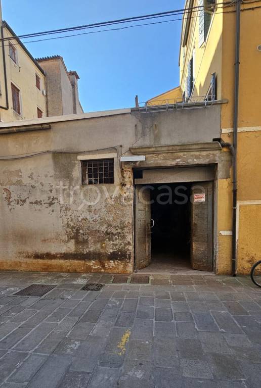 locale commerciale in vendita a Chioggia