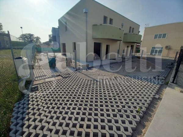 casa indipendente in vendita a Chioggia in zona Brondolo