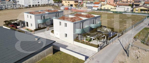 casa indipendente in vendita a Chioggia in zona Brondolo