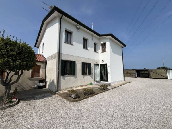 appartamento in vendita a Chioggia in zona Cavanella d'Adige