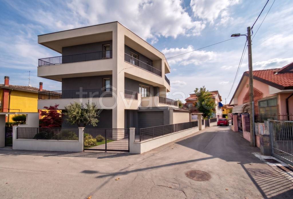 appartamento in vendita a Chioggia in zona Sottomarina