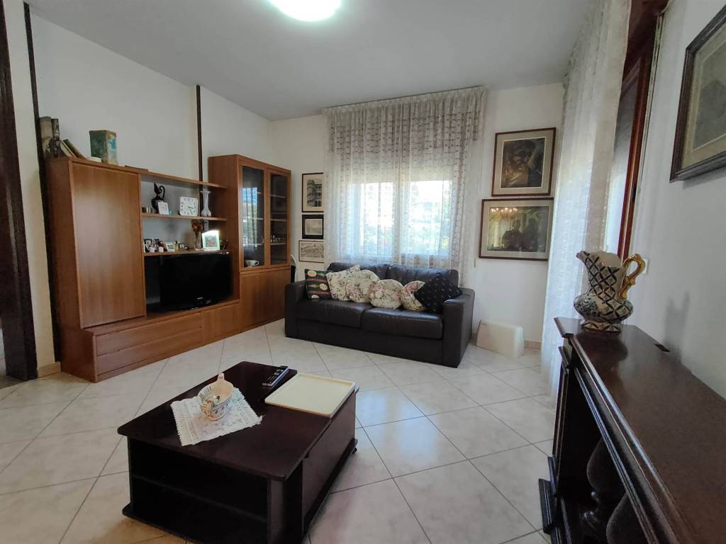 casa semindipendente in vendita a Chioggia in zona Sottomarina