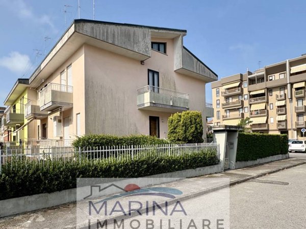 casa indipendente in vendita a Chioggia in zona Sottomarina