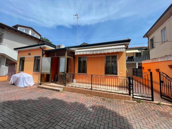 casa indipendente in vendita a Chioggia in zona Sottomarina