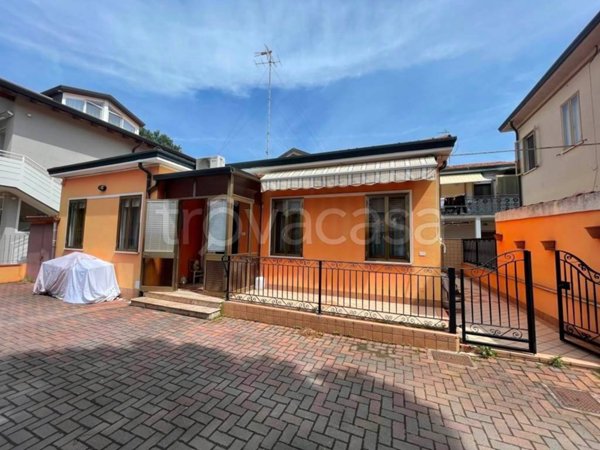 casa indipendente in vendita a Chioggia in zona Sottomarina