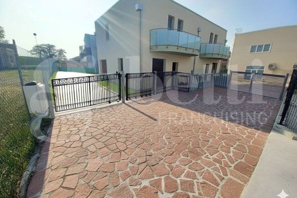 casa indipendente in vendita a Chioggia in zona Sottomarina