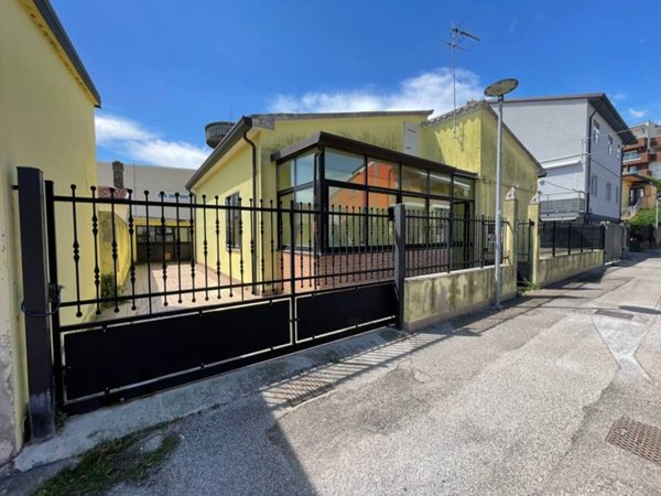 casa indipendente in vendita a Chioggia in zona Brondolo