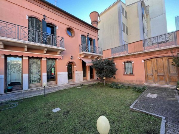 casa indipendente in vendita a Chioggia in zona Sottomarina