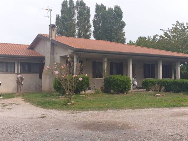 appartamento in vendita a Chioggia in zona Cà Lino