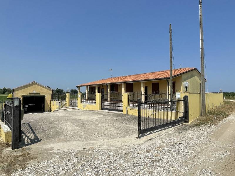 casa indipendente in vendita a Chioggia in zona Cà Lino