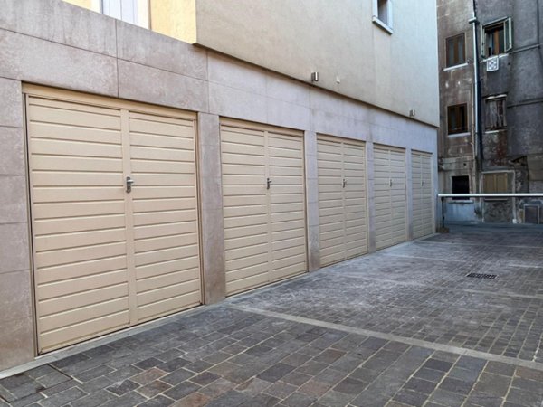 locale di sgombero in vendita a Chioggia