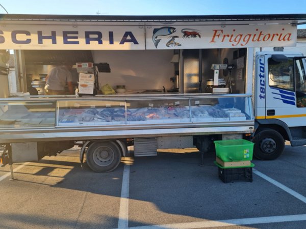 negozio in vendita a Chioggia in zona Sottomarina