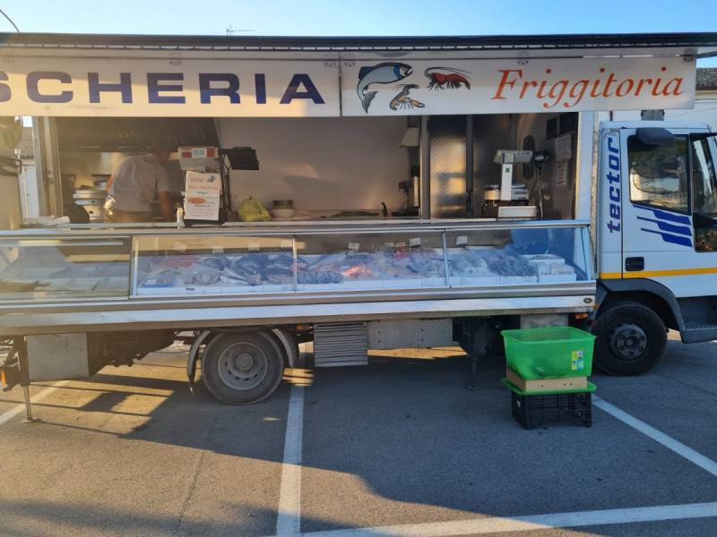 negozio in vendita a Chioggia in zona Sottomarina