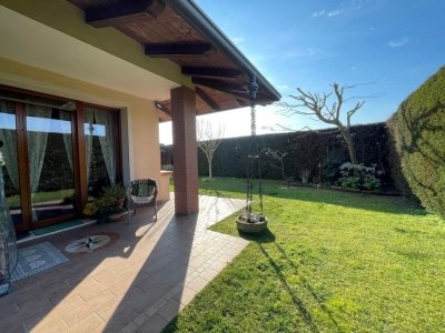casa indipendente in vendita a Chioggia in zona Sottomarina